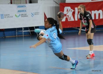 Carmen Prelchi, del Seis do Nadal, y Sandra López, del Porriño, con la selección júnior