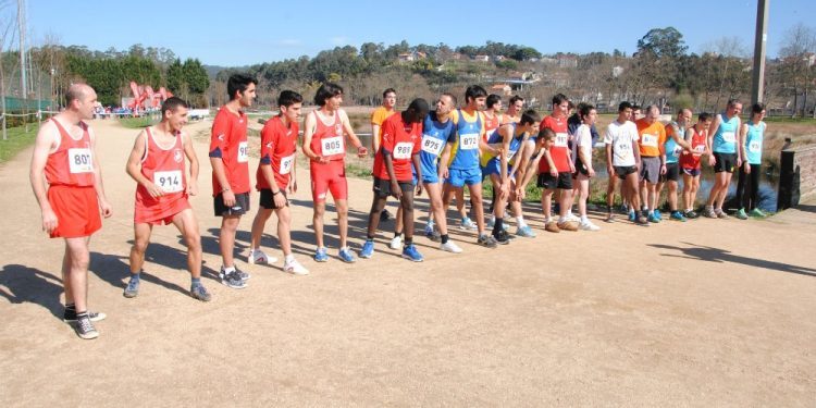 El Campeonato Gallego de campo a través reunió a casi 200 participantes