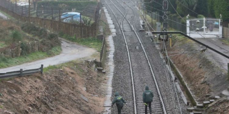 Cortada la circulación ferroviaria en Mos durante tres horas por la caída de una catenaria