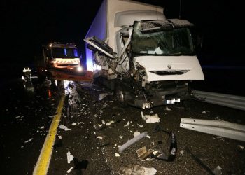 Accidente en la Autovía Rías Baixas al chocar un camión y una máquina quitanieves