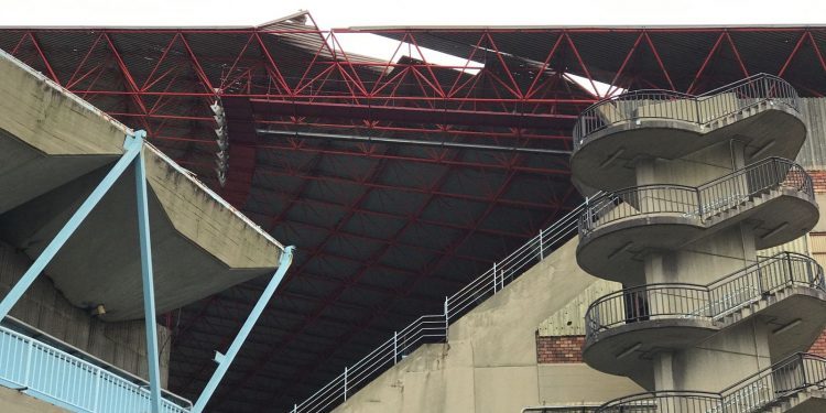 El informe técnico dice que no hay garantías de seguridad y que la cubierta no se podrá reparar hasta el martes