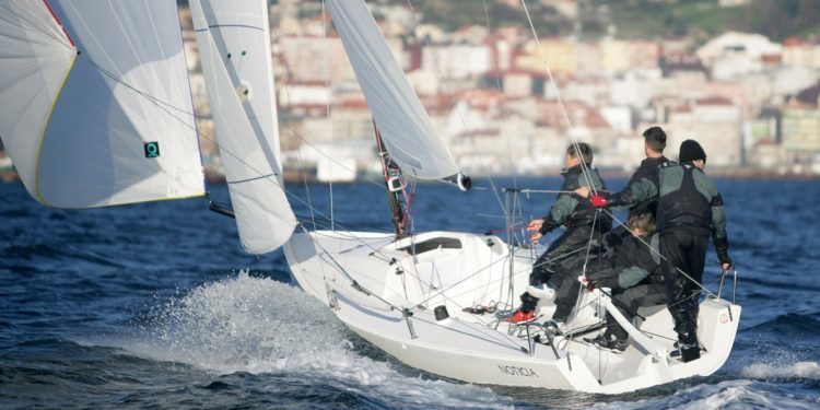 El «Noticia» se hace con la cuarta fase del circuito de J70 en Vigo