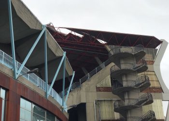 El Madrid presiona para que se juegue el partido y la Liga no contempla llevarlo a otro estadio