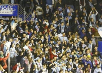 Hermandad a pesar de la tristeza: «¡A por la Copa, oeee!» «¡A por la UEFA, oeee!»