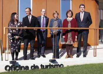 Baiona estrea a súa nova oficina de información turística