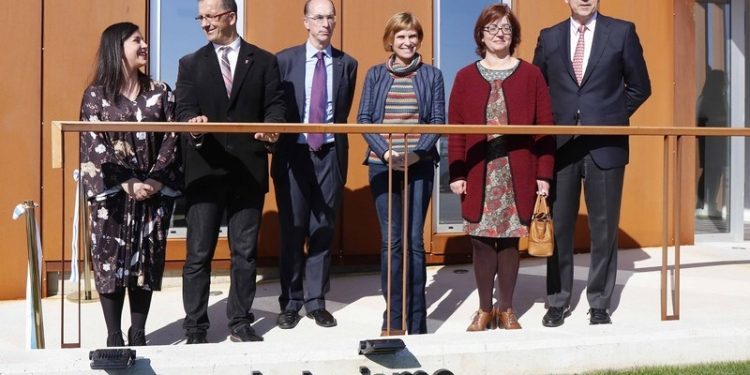 Baiona estrea a súa nova oficina de información turística