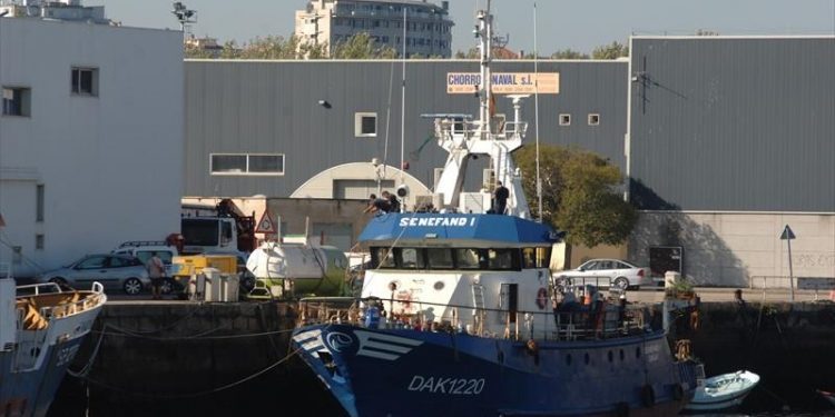 Un marinero gallego y dos senegaleses, desaparecidos tras hundirse un pesquero vigués