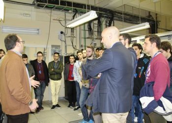 Alumnos del colegio Montecastelo visitan la central de Telefónica de O Calvario