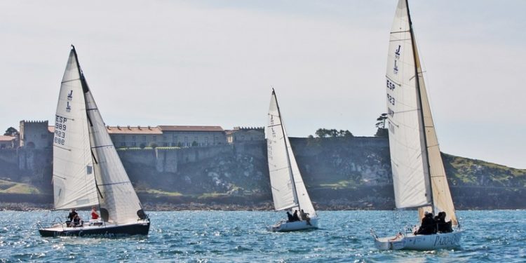 La Liga de Invierno Clase J80 llega a su ecuador en Baiona