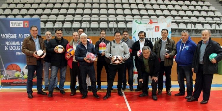 El Concello hace entrega de material deportivo para las escuelas municipales