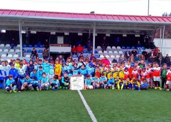 Case 2.000 nenos participan cada fin de semana nas Deporte Escolas de fútbol da Deputación