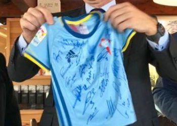 Una camiseta del Celta para Alberto Núñez Jr.