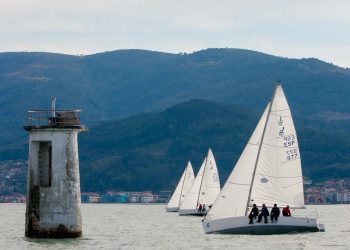 Fin de semana de vela en Baiona con la Liga de Invierno Clase J80