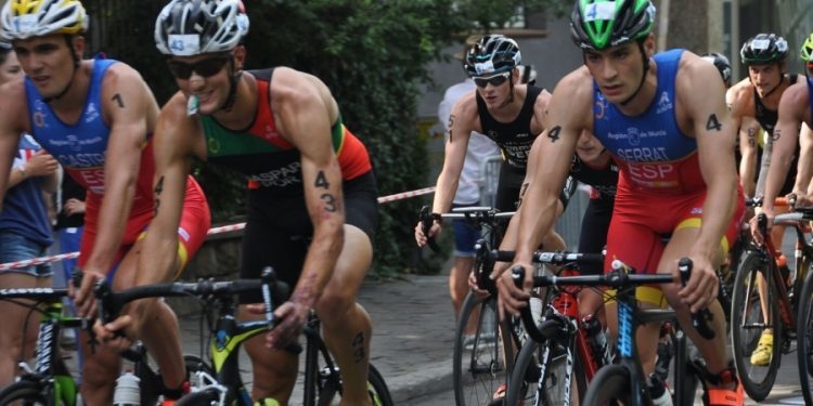Los triatletas Alarza y Serrat competirán en ciclismo con el Rías Baixas