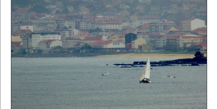 Ceñida frente a Cangas