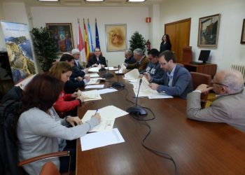 400.000 euros para nove clubs da cidade