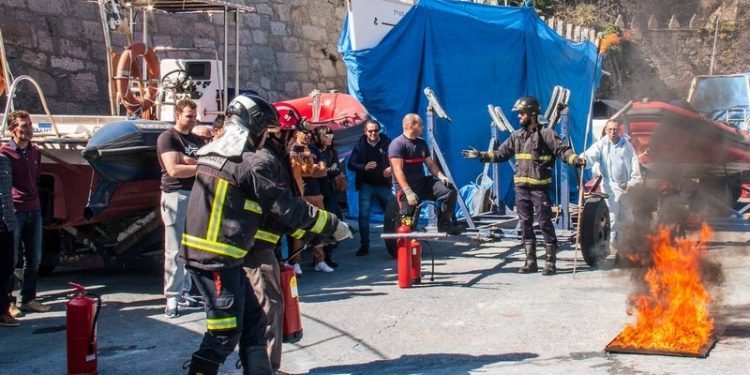 Marineros de toda Galicia se forman en seguridad en el Monte Real Club de Yates