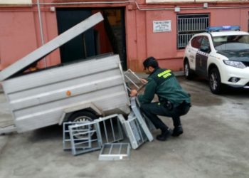 Recuperado un remolque cargado de arquetas metálicas sustraído en O Rosal