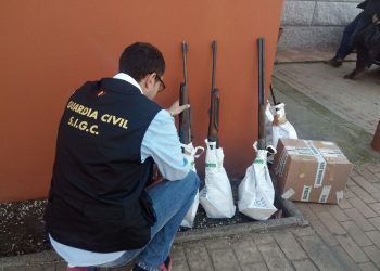 La Guardia Civil desmantela un taller clandestino de reparación de armas en Tomiño