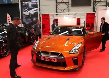 Las novedades comerciales del Salón del Automóvil de Vigo atraen al público