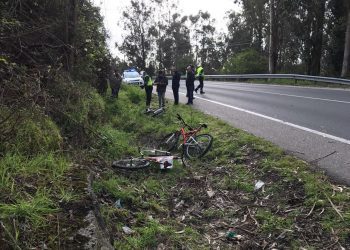 Cuatro heridos, uno grave, al ser atropellado un grupo de ciclistas en Vincios