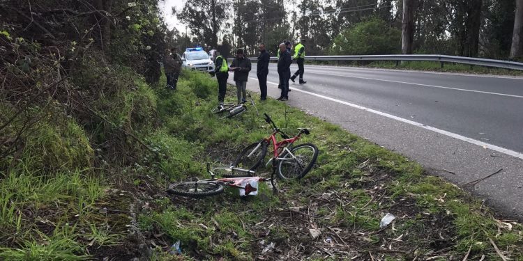 Cuatro heridos, uno grave, al ser atropellado un grupo de ciclistas en Vincios