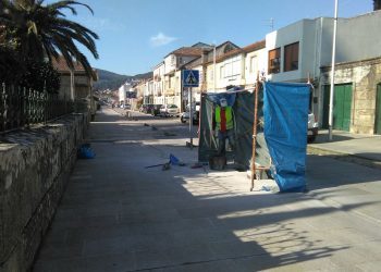 O Concello de Baiona retira os bolardos que provocaron caídas en Sabarís