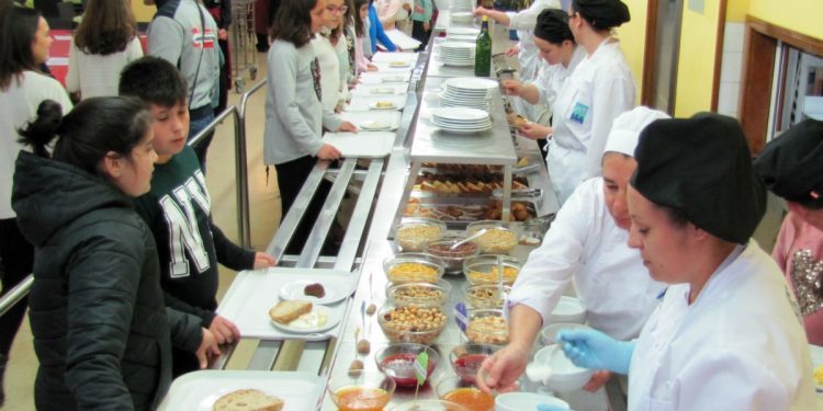 Almorzos saudables para 120 escolares do Val Miñor