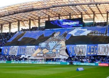 Antiviolencia multa al Deportivo por permitir una pancarta de los ‘Riazor Blues’ en el derbi