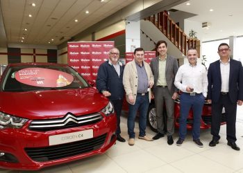 Mahou regala dos vehículos Citroën C4 a un hostelero y un consumidor gallegos