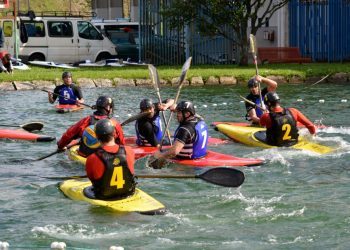 El Rodeira comienza mandando en la Liga Gallega de kayak polo