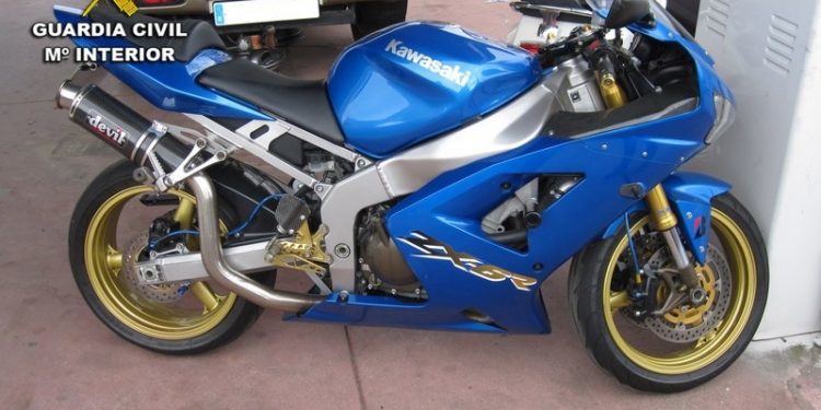 Tráfico investiga al piloto de una moto que se fugó en un control de velocidad en Baiona