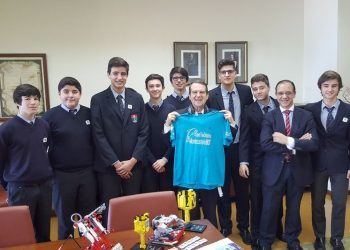 Escolares vigueses maestros del Lego