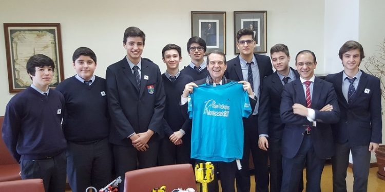 Escolares vigueses maestros del Lego