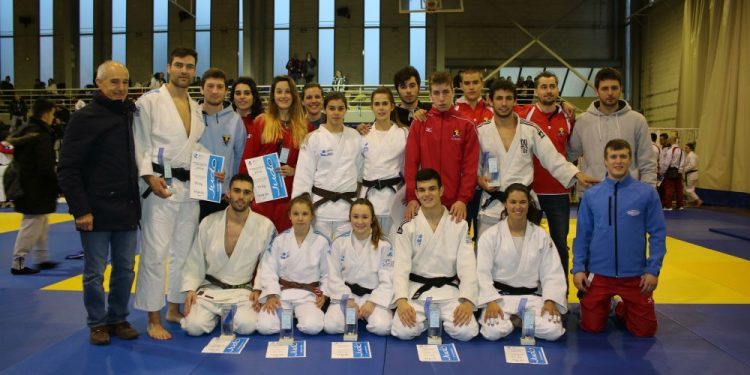 El Famu de Frutos de Vigo, campeón gallego absoluto