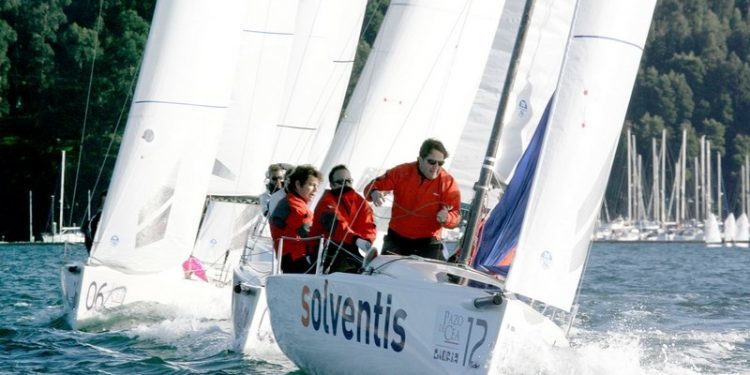 El «Solventis», de Malalo Bermúdez de Castro, vence en la Ría de Vigo