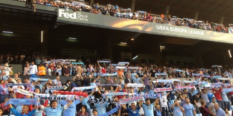 O Concello engalanará a cidade con motivos celestes para o partido do Manchester