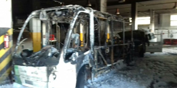 El «maldito» minibús eléctrico de Vigo