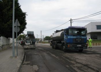 O Concello de Nigrán asfalta o entorno do Centro de Saúde de Panxón