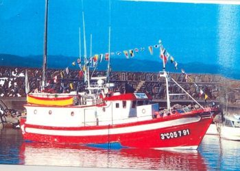 Rescatados los cinco tripulantes de un pesquero hundido al noroeste de Cabo Vilán