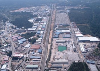 Un incendio en una nave en O Porriño provoca daños materiales