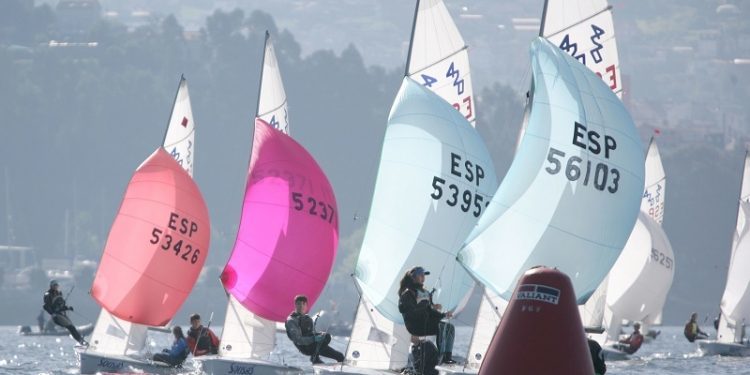 Las tripulaciones gallegas entran en la lucha por el título nacional de 420