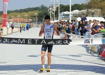 O vigués Antonio Serrat e a ferrolá Camila Alonso, campións galegos de dúatlon en Samil