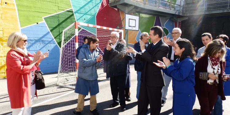 Un novo mural en Aspanaex pola pluralidade e a integración
