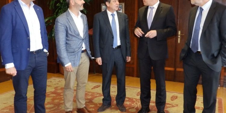 Muñoz: “Todo lo que aporta el alcalde al Campus del Mar es una foto»