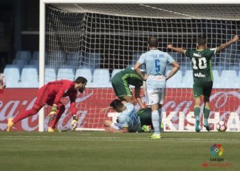Un resacoso Celta cae ante el Betis