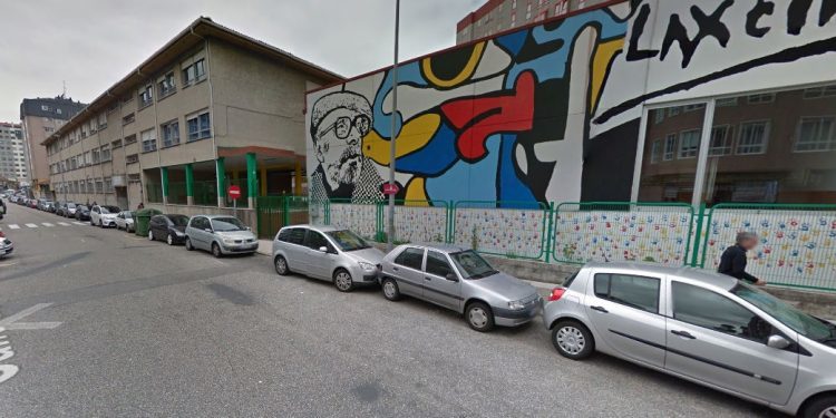 Herido un operario de jardinería al caer de un árbol en Vigo