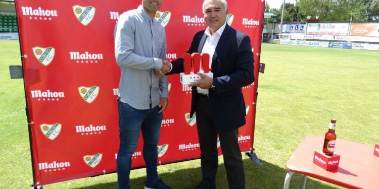 Los aficionados eligen a Alberto García como el mejor jugador de la temporada en el Coruxo