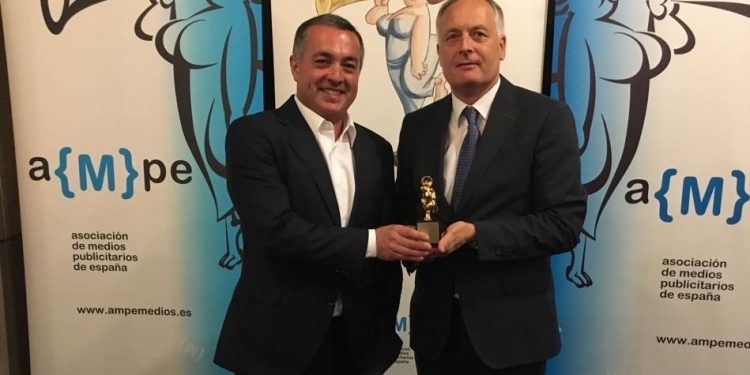 La campaña «Vivamos como galegos» de Gadis recibe el premio AMPE de Oro