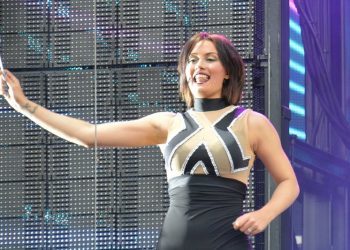 La cantante de Panorama se recupera tras sufrir un desvanecimiento durante su actuación en Vigo